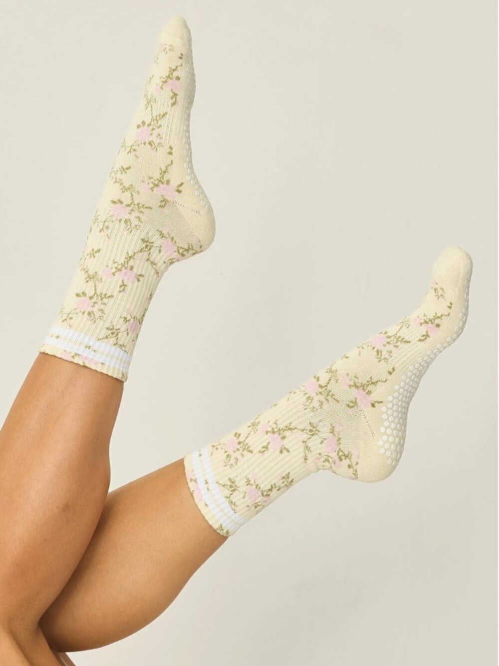 Lucky Honey Pilates Floral Grip Socks in Vintage Rose O/S